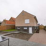 Spacious Getaway Close to the Beach and Airport