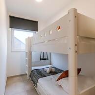 Spacious Getaway Close to the Beach and Airport