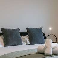 Spacious Getaway Close to the Beach and Airport