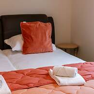 Spacious Getaway Close to the Beach and Airport