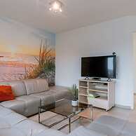 Spacious Getaway Close to the Beach and Airport