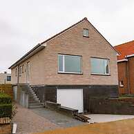 Spacious Getaway Close to the Beach and Airport