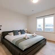 Spacious Getaway Close to the Beach and Airport