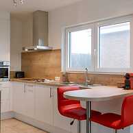 Spacious Getaway Close to the Beach and Airport