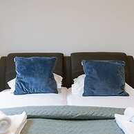 Spacious Getaway Close to the Beach and Airport