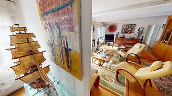 Marais Two Bedroom Haven