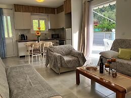 Kamena Home Apartment in Kamena Vourla