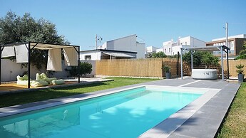 Dependance in villa con piscina