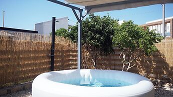 Dependance in villa con piscina