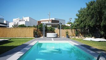 Dependance in villa con piscina