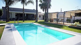 Dependance in villa con piscina