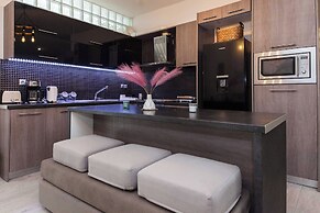 Luxurious 3 Bd Modern Apt in Dafni