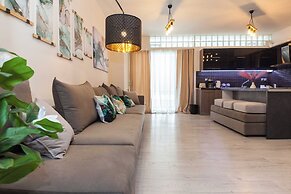 Luxurious 3 Bd Modern Apt in Dafni