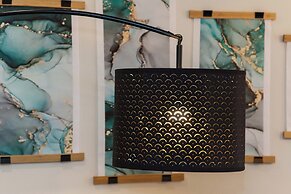 Luxurious 3 Bd Modern Apt in Dafni