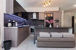 Luxurious 3 Bd Modern Apt in Dafni