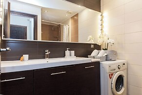 Luxurious 3 Bd Modern Apt in Dafni