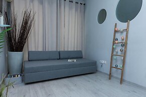 Luxurious 3 Bd Modern Apt in Dafni