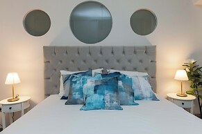 Luxurious 3 Bd Modern Apt in Dafni