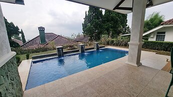 Villa ChavaMinerva Aries Ciater with Private Pool