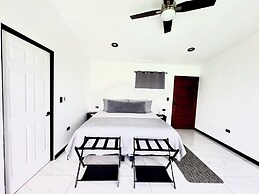 Black & White Apartments Monteverde