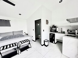 Black & White Apartments Monteverde