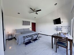 Black & White Apartments Monteverde