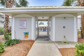 Sunny Miramar Beach Condo w/ Beach Access!