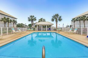 Sunny Miramar Beach Condo w/ Beach Access!