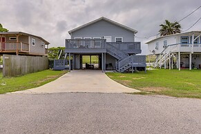 Canal-front Freeport Home ~ 4 Mi to Surfside Beach