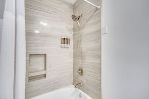 Long Beach Cottage, Walk to Beach & Downtown!