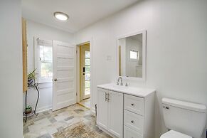 Long Beach Cottage, Walk to Beach & Downtown!