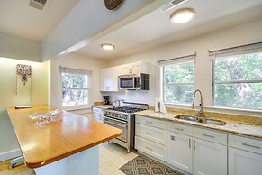 Long Beach Cottage, Walk to Beach & Downtown!