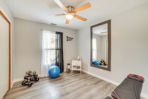 Cozy Illinois Retreat w/ Home Gym & River Views!