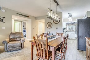 3 Mi to Dollywood: Pigeon Forge Condo w/ Pools!