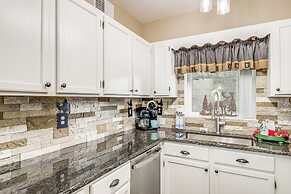 3 Mi to Dollywood: Pigeon Forge Condo w/ Pools!