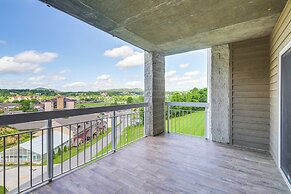 3 Mi to Dollywood: Pigeon Forge Condo w/ Pools!