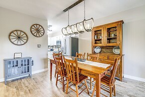 3 Mi to Dollywood: Pigeon Forge Condo w/ Pools!