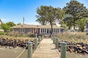 Waterfront Maryland Retreat w/ Dock & Bay View!