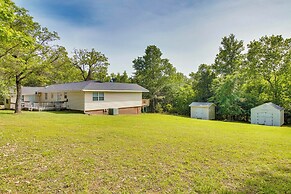 Spacious Mountain Home Retreat Near Norfork Lake!