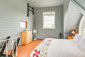 4 Mi to Acadia Trails: Coastal Maine Home w/ Deck