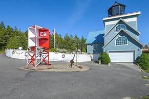 4 Mi to Acadia Trails: Coastal Maine Home w/ Deck