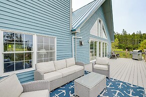 4 Mi to Acadia Trails: Coastal Maine Home w/ Deck