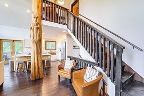 Luxe Appalachian Mountain Cabin w/ Hot Tub, Views