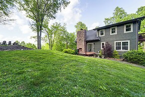 Luxe Appalachian Mountain Cabin w/ Hot Tub, Views