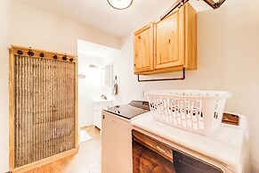 Luxe Appalachian Mountain Cabin w/ Hot Tub, Views