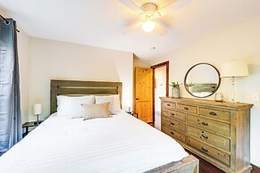 Luxe Appalachian Mountain Cabin w/ Hot Tub, Views