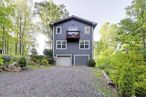 Luxe Appalachian Mountain Cabin w/ Hot Tub, Views