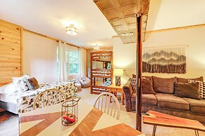 Luxe Appalachian Mountain Cabin w/ Hot Tub, Views