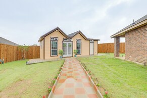 Seagoville Cottage w/ Yard - 15 Mi to Fair Park!