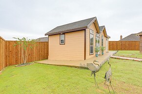 Seagoville Cottage w/ Yard - 15 Mi to Fair Park!